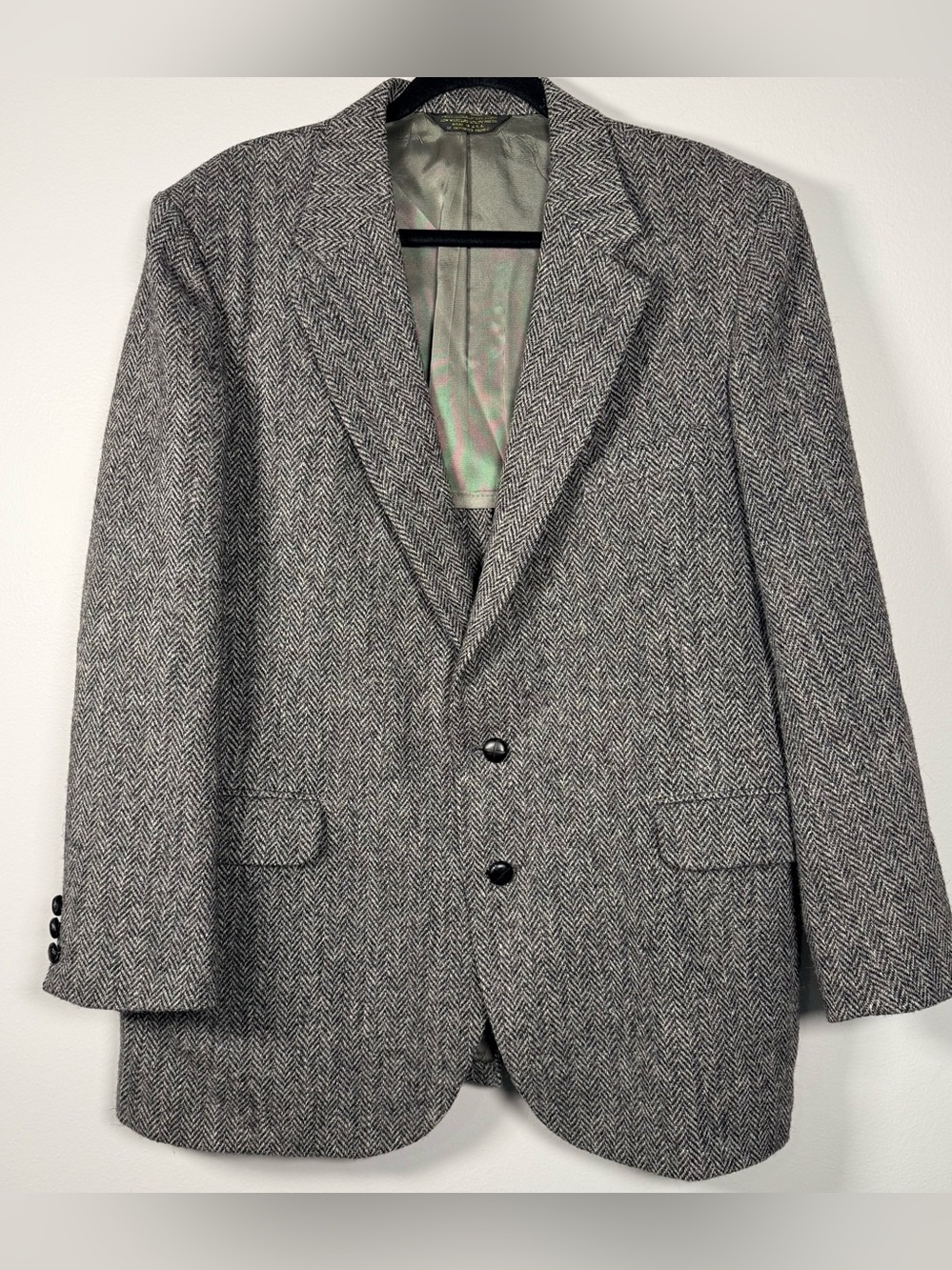 Harris Tweed Blazer Jacket Mens
40 Gray Herringbone Wool 80s
VTG Single-Breasted